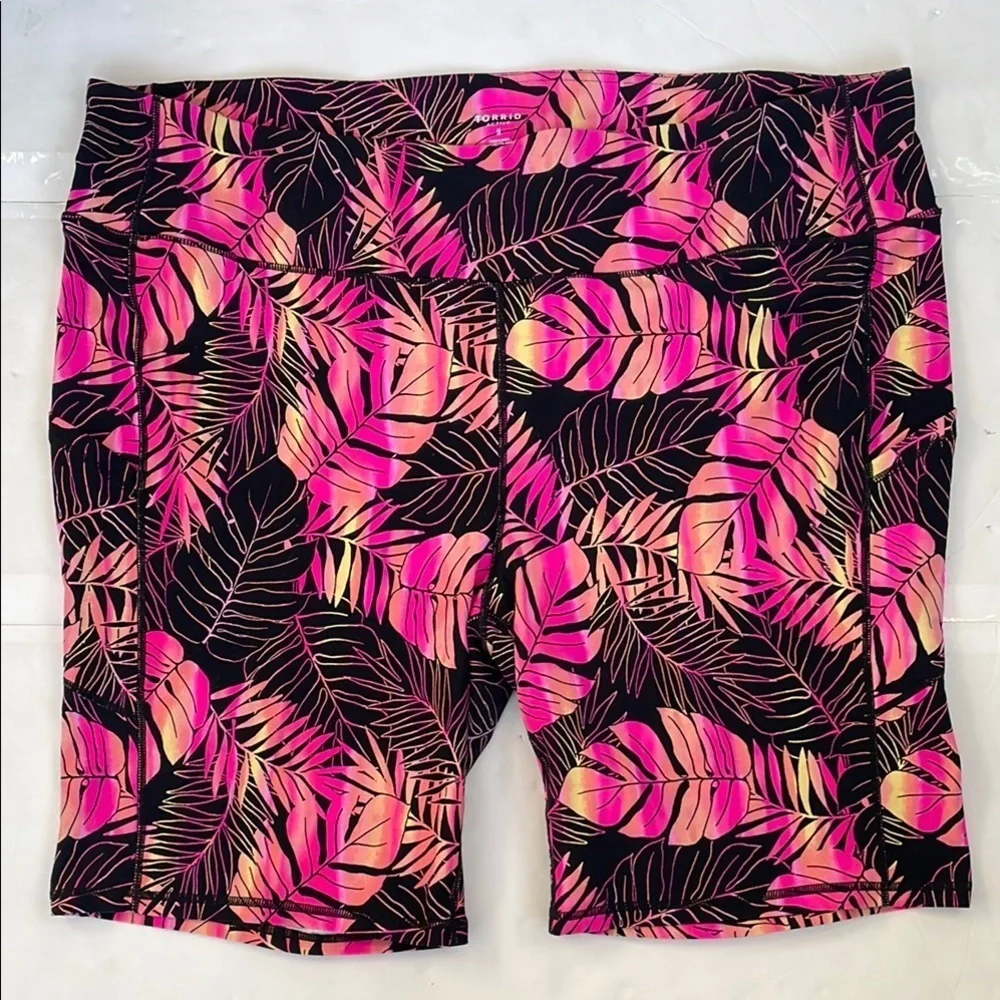 Torrid Performance Core 9” Pink Black Tropical Leaf Biker Workout Shorts Size 5